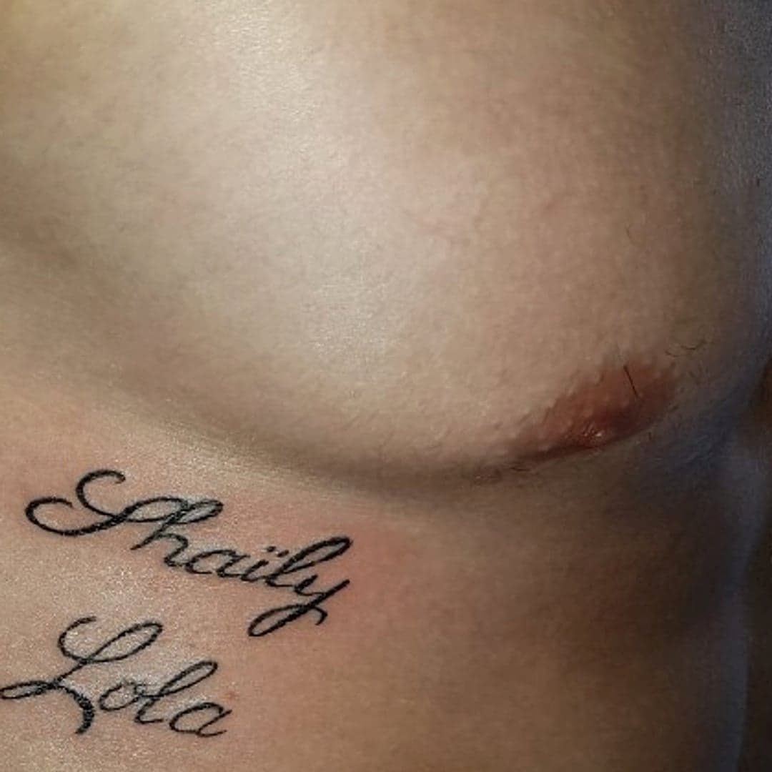 Tatouage lettering Shaïly et Lola